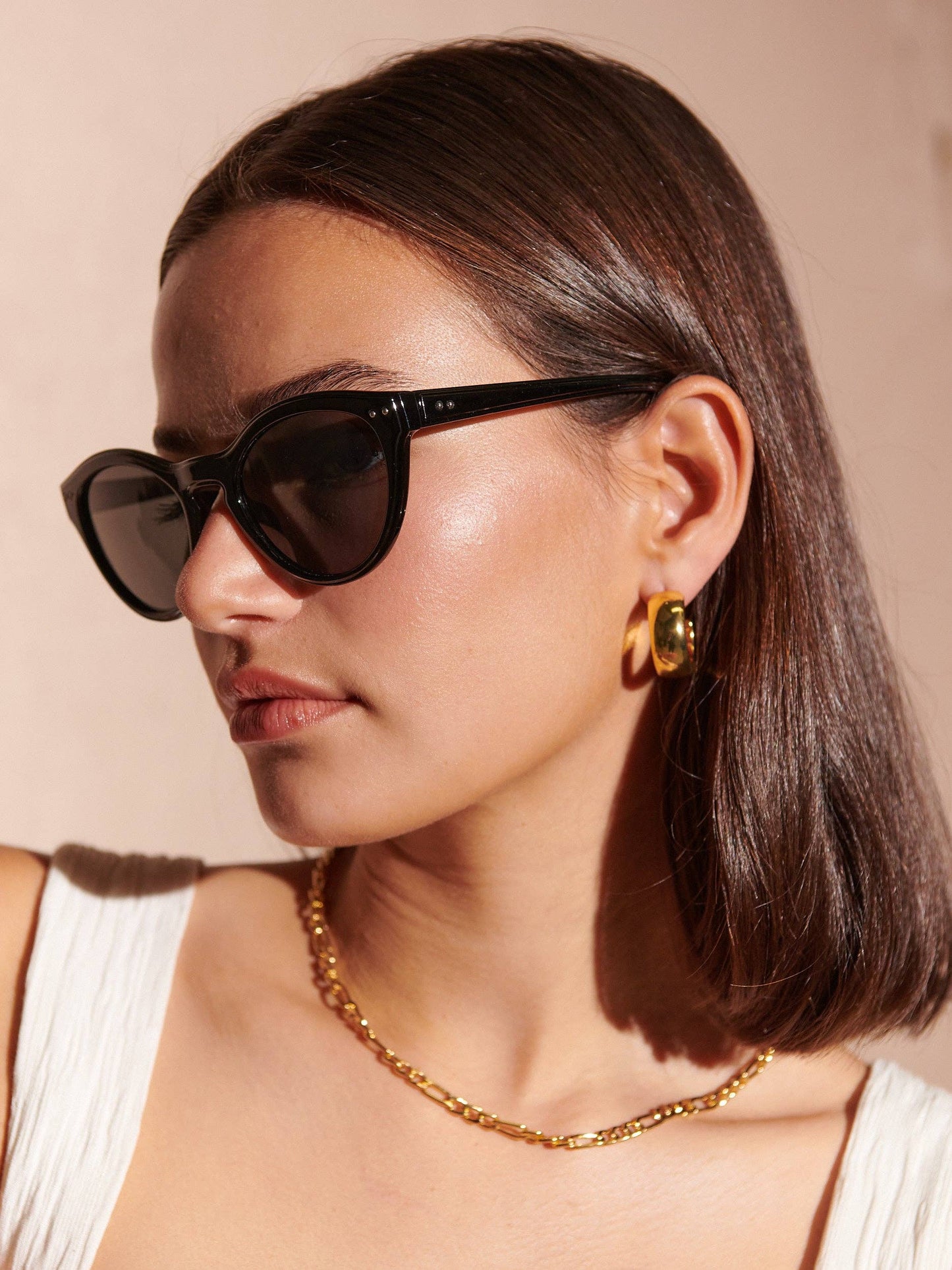 Clinton Circular Sunglasses in Black