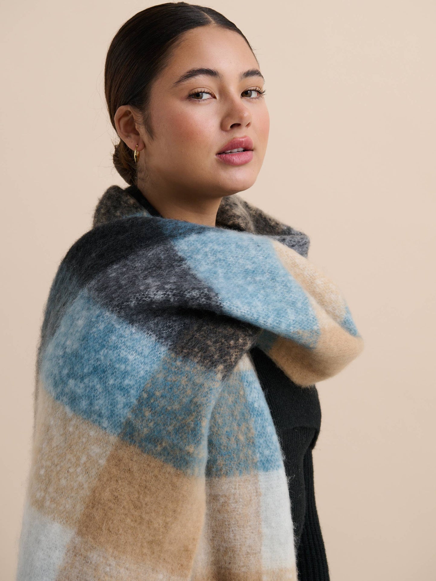 Lindy Checkered Fluffy Scarves