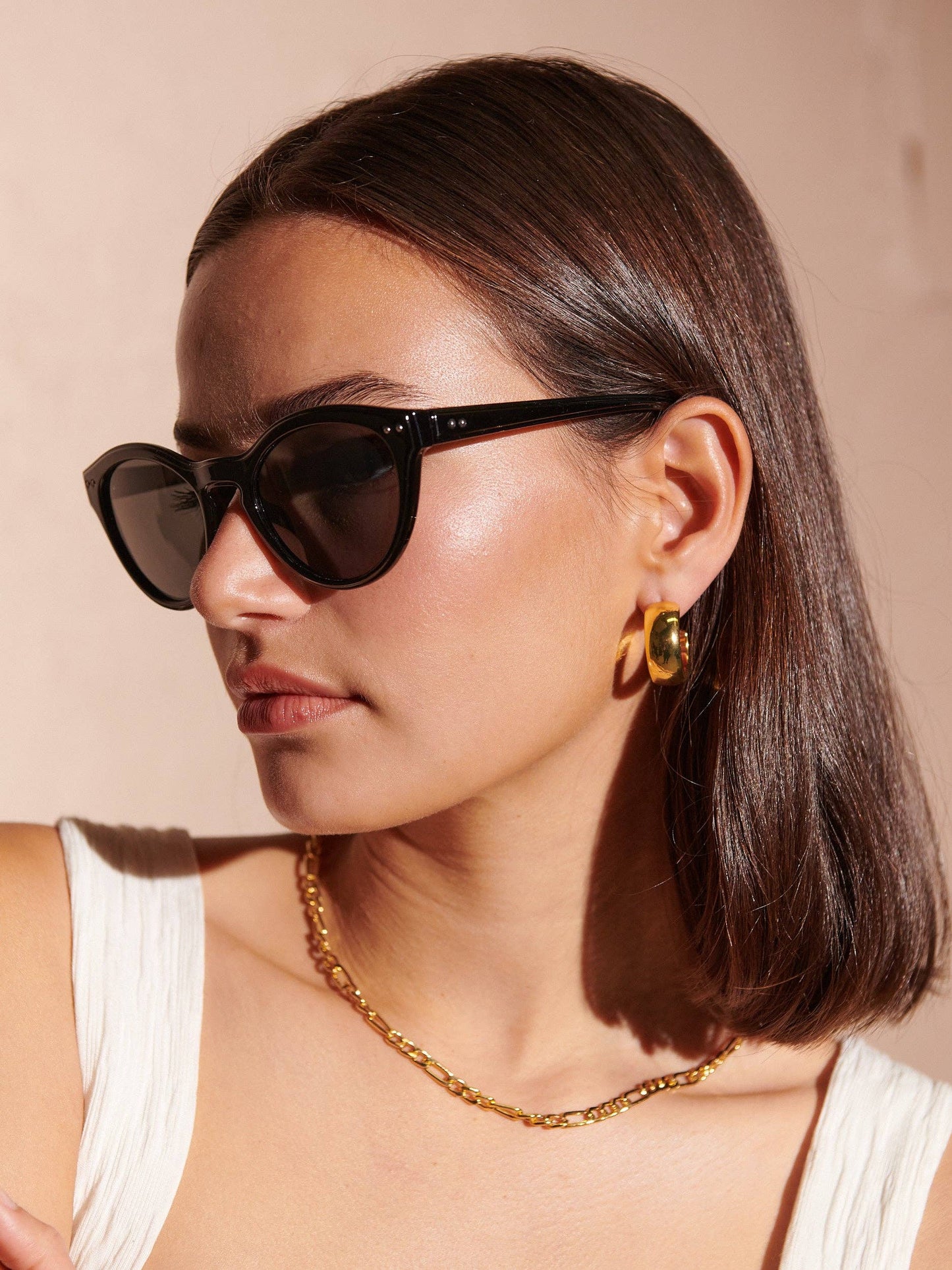 Clinton Circular Sunglasses in Black
