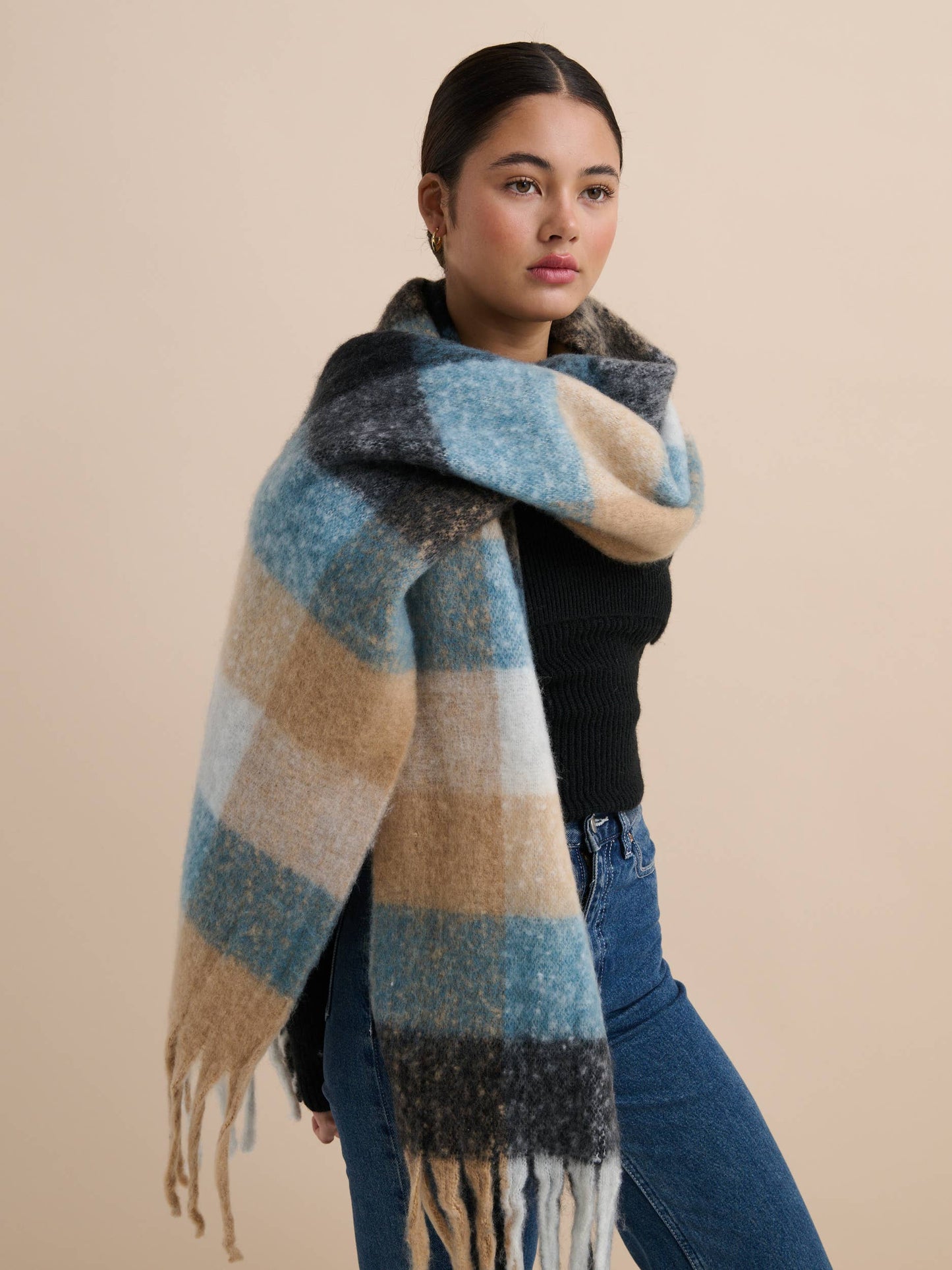 Lindy Checkered Fluffy Scarves