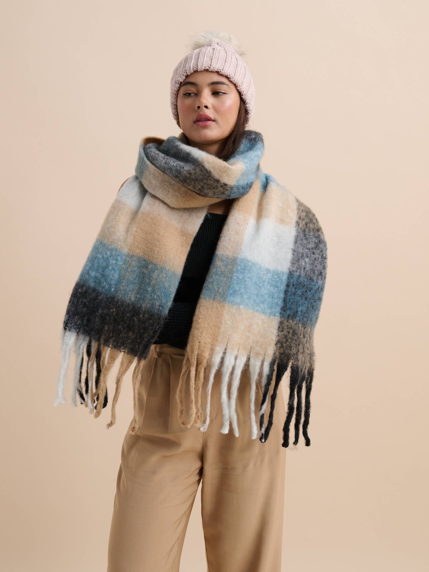 Lindy Checkered Fluffy Scarves