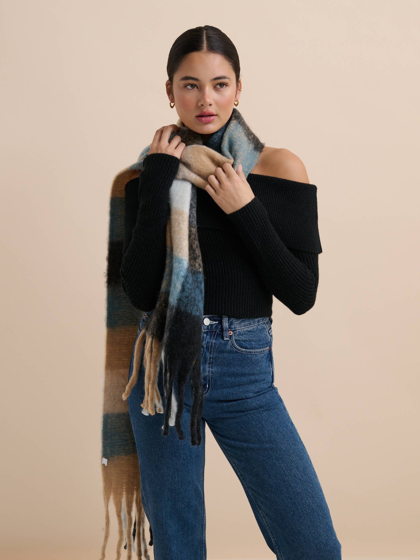 Lindy Checkered Fluffy Scarves