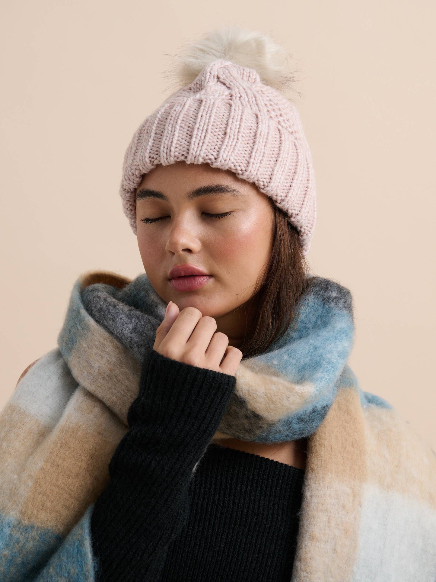 Lindy Checkered Fluffy Scarves