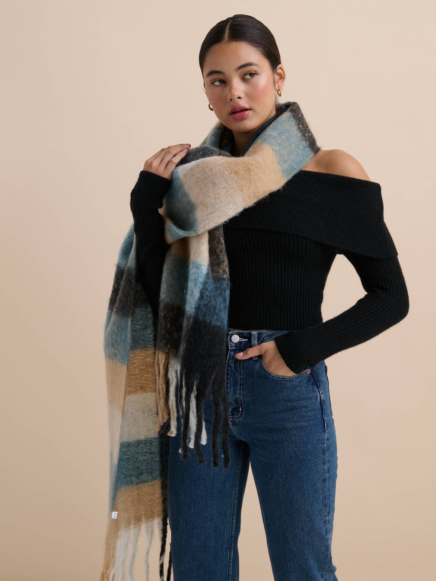 Lindy Checkered Fluffy Scarves