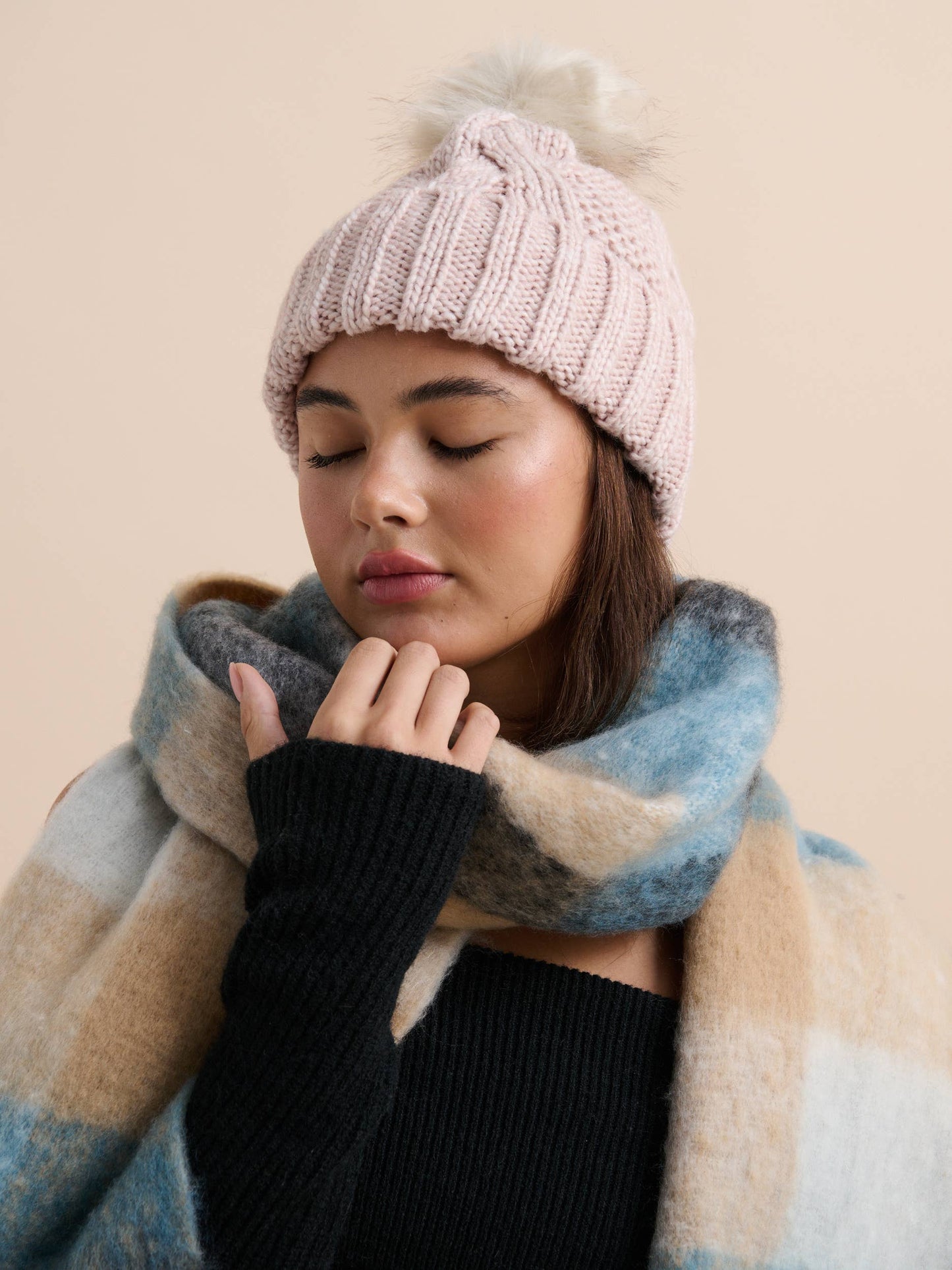 Lindy Checkered Fluffy Scarves