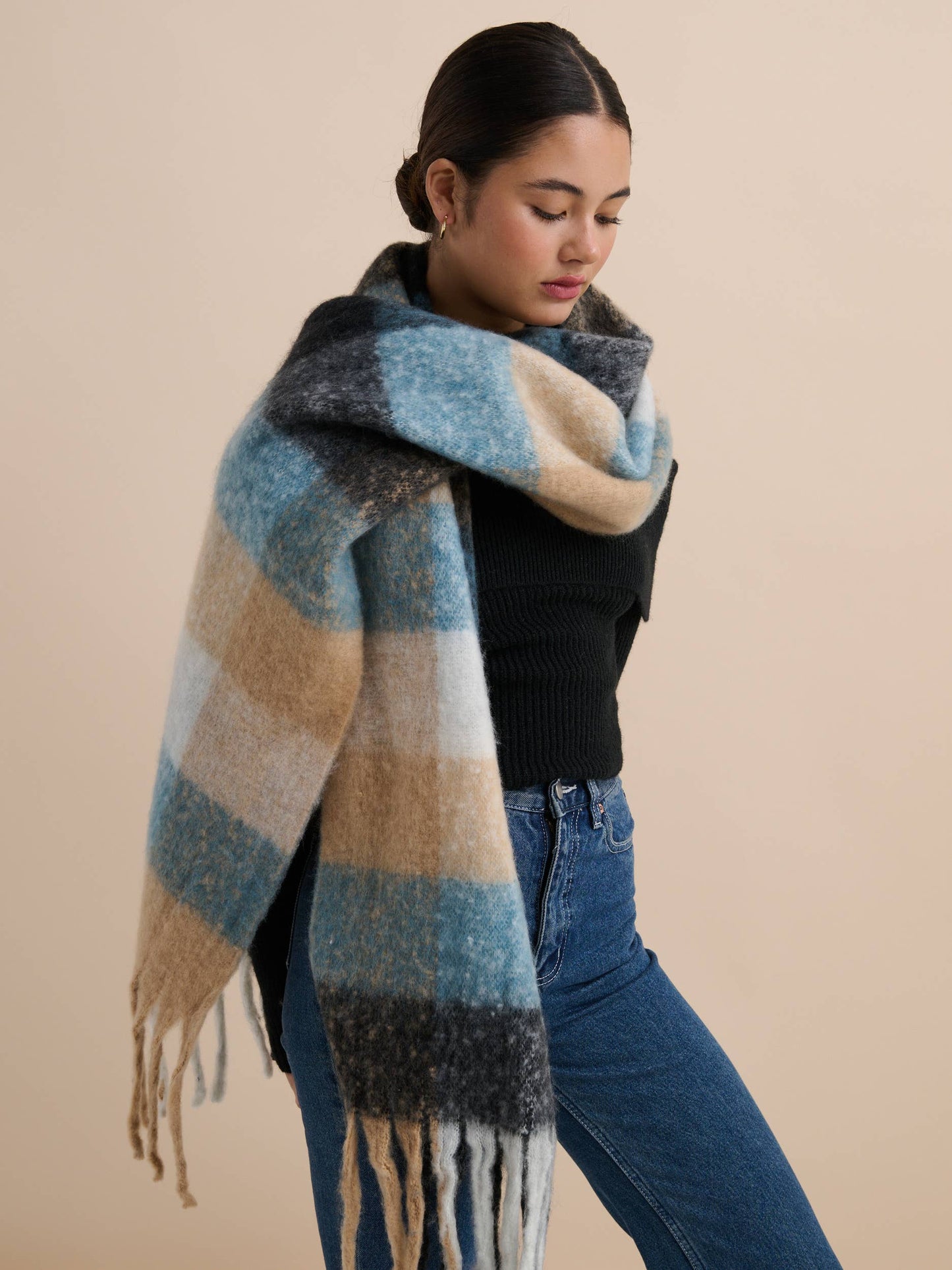 Lindy Checkered Fluffy Scarves